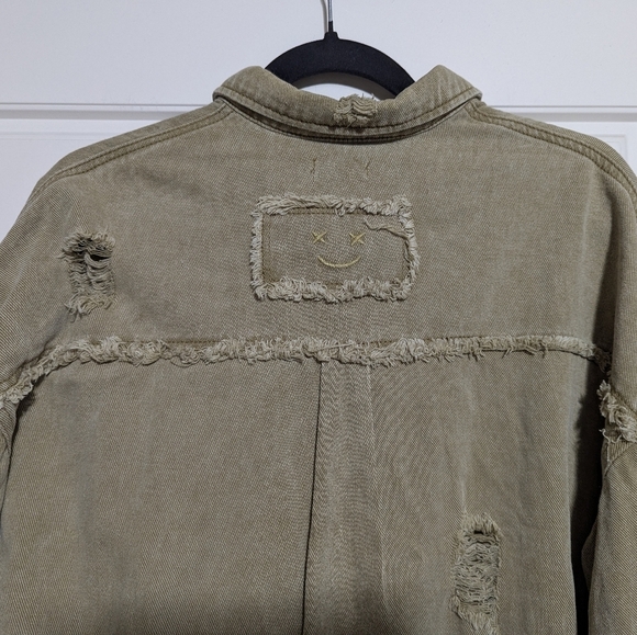NWOT POL Olive Green Distressed Shacket, Frayed Hem Button Up Size Small - Picture 5 of 7
